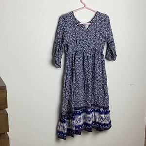 Old navy size 4T colors: white black blue and pink